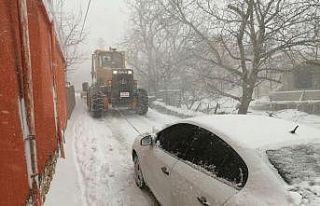 Karda mahsur kalan vatandaşlar kurtarıldı