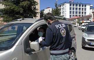 Kars’ta izinsiz sokağa çıkan 23 kişiye ceza...