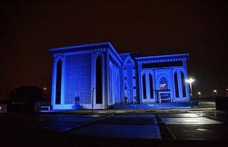 Kartepe Belediyesi otizme mavi ışık yaktı