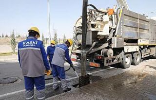 KASKİ ızgaraları temizliyor