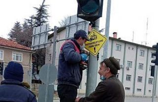Kavşaklara motosiklet uyarı levhası