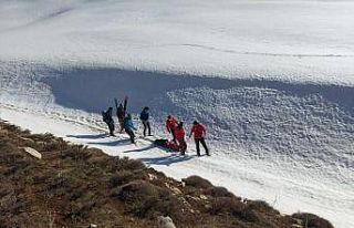 Kayak yaparken bacağı kırılan doktor 6 saatte...