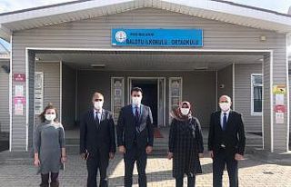 Kaymakam İlidi, 350 öğrenciye ayakkabı dağıttı