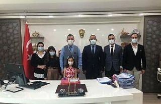 Kaymakam Solmaz koltuğunu ilkokul öğrencisine bıraktı