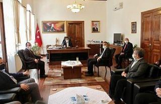 Kaymakam Ünsal: “Şehidimizin kemiklerini sızlatmayın”