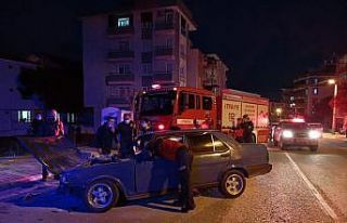 Kaza yapan araç alev aldı, sürücünün imdadına...