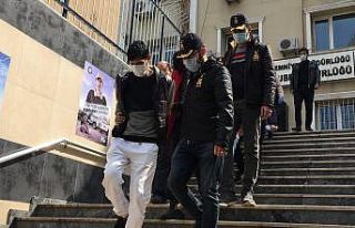 Kendilerine polis süsü vererek 1 milyon liralık...