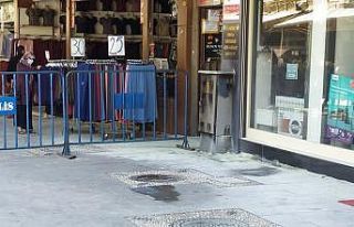 Kentin en işlek noktasındaki elektrik panosu patladı