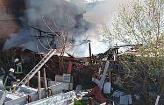 Keresteciler sitesinde korkutan yangın