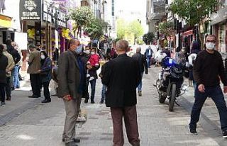 Kırklareli’de 17 günlük tam kapanma öncesi alışveriş...