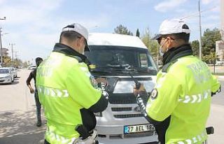 Kırmızı ışıktan geçen sürücülere göz açtırılmıyor