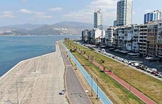 Kırmızıya dönen İzmir’de cumartesi günü yine...