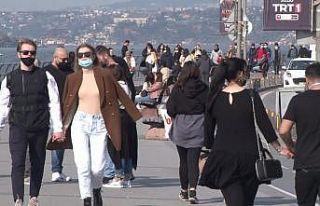 Kısıtlama gününde Kız Kulesi Sahili’nde dikkat...