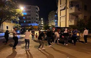 Kısıtlama saatinde 23 Nisan eğlencesi yapan gençler...