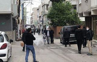 Kısıtlamayı dinlemeyen vatandaşlar sokaklara akın...