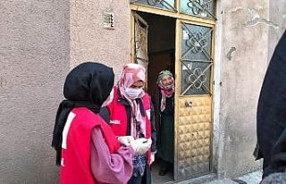 Kızılay Kadın Kolları gönüllüleri iftar öncesi...