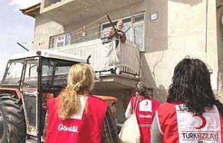 Kızılay Kütahya Şubesi Kadın Kollarından yaşlılara...