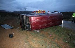 Kontrolden çıkan minibüs devrildi: 1 yaralı