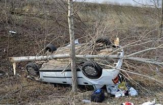 Kontrolden çıkan otomobil şarampole devrildi: 1...