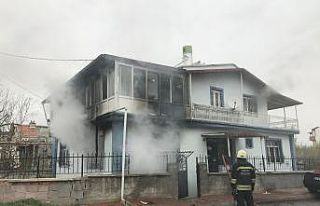 Konya’da çakmakla perdeyi tutuşturan çocuk müstakil...