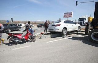 Konya’da motosikletle otomobil çarpıştı: 2 yaralı