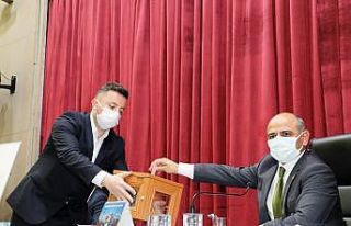 Körfez’de 500 ihtiyaç sahibi öğrenciye tablet...