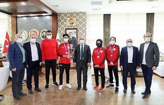 Körfezli sporcular Antalya’dan madalya ile döndü