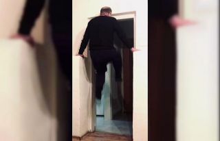 Korona virüse yakalanan adam şınav çekti, havada...