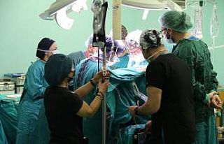Koronavirüse rağmen yıllık 34 bin ameliyat yapılabiliyor