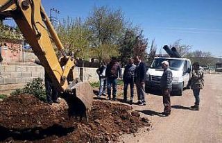 Köylerde yol yapımını başladı
