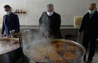 Kozan’da ihtiyaç sahibi bin 100 aileye Ramazan...