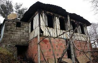 Küle dönen evde 6 kişi son anda kurtuldu