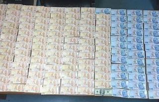 Kumar baskınında güldüren görüntü... Polisi...