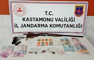Kumar oynarken suçüstü yakalanan 9 kişiye ceza...