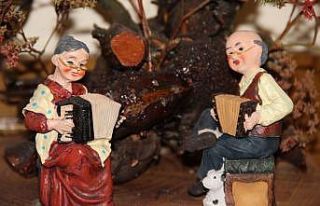 Kurumuş ağaç dallarını sanat eserlerine dönüştürüyor