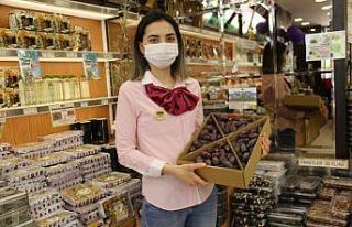 Kuruyemişçilerde hurma yoğunluğu