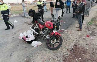 Kurye motosikleti ile otomobil çarpıştı: 2 yaralı