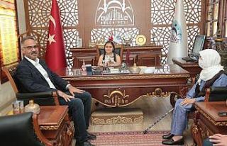 Kuş, koltuğunu çocuklara bıraktı