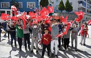 Kuşadası’nda 23 Nisan coşkusu 23 mahalleyi sardı