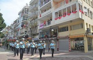 Kuşadası’nda 23 Nisan coşkusu pandemiye rağmen...