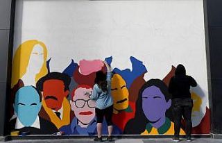 Kuşadası’nda her duvar bir tuval