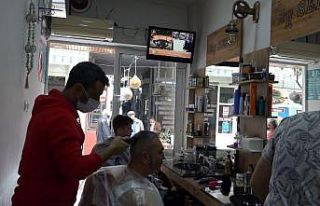 Kuşadası’nda tam kapanma öncesi berberlerde yoğunluk...