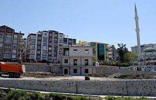 Kuşadası’nda taziye evi ve park alanında çalışmalar...