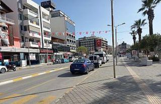 Kuşadası’nda vatandaşlar kısıtlamaya uydu,...
