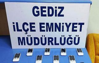 Kütahya’da 13 kaçak cep telefonu ele geçirildi