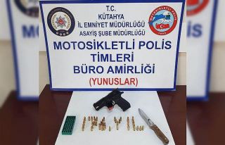 Kütahya’da bir araçta ruhsatsız tabanca ele geçirildi