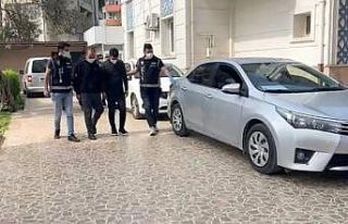 Kuyumcu şüphelendi, sahte dolar çetesi çökertildi