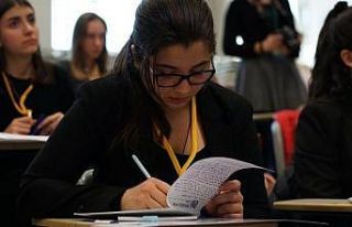 Lise öğrencileri dünyanın sorunlarına çözüm...