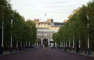 Londra’da baltalı şahıs paniği