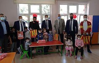 Malatyasporlu taraftarlar çocukların bayramını...